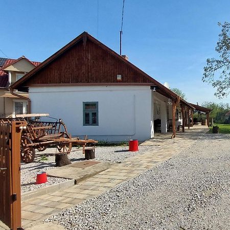 Trinity Vendeghaz Abadszalok Exterior foto